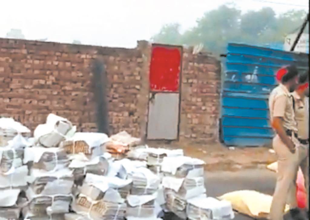 Where are the newspapersPolice check newspaper delivery vehicles across Punjab